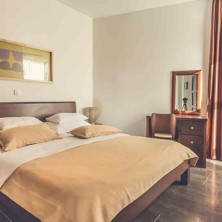 Love Live Hotel Sutomore Oda fotoğraf