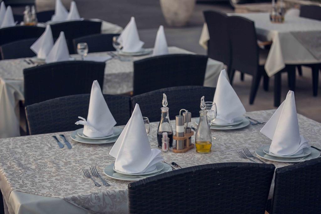 Love Live Hotel Sutomore Dış mekan fotoğraf