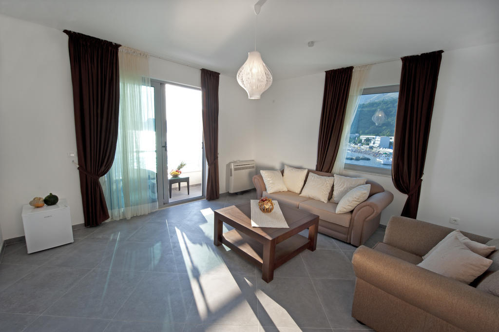 Love Live Hotel Sutomore Oda fotoğraf