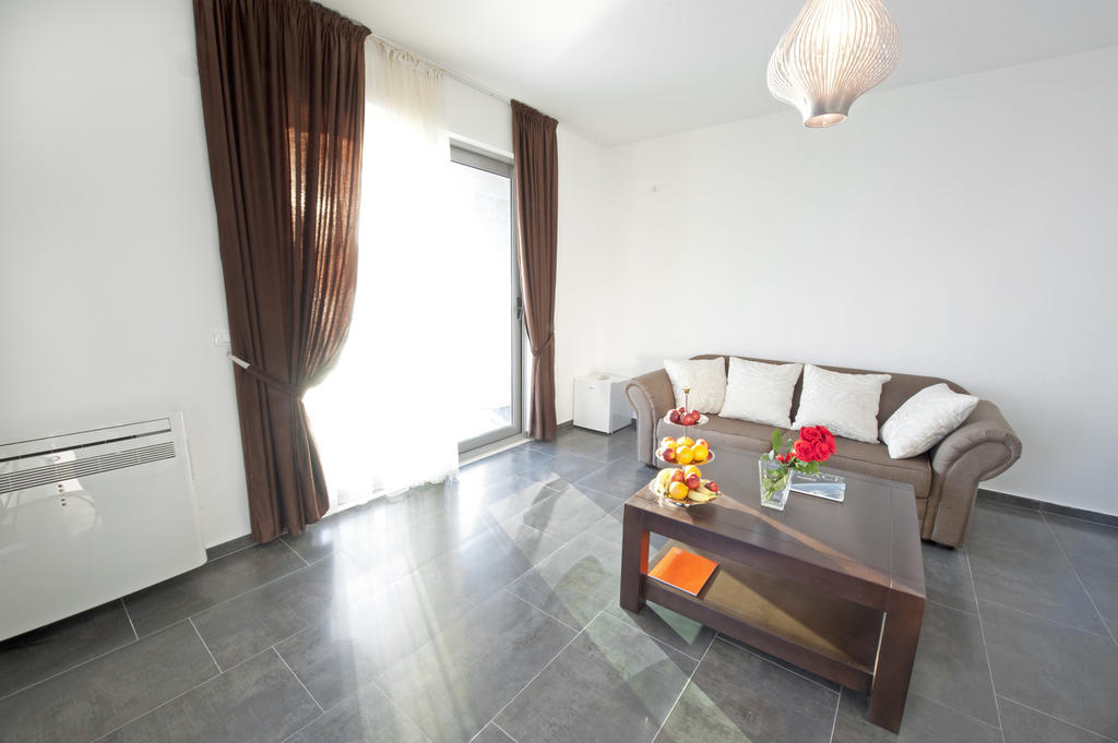 Love Live Hotel Sutomore Oda fotoğraf