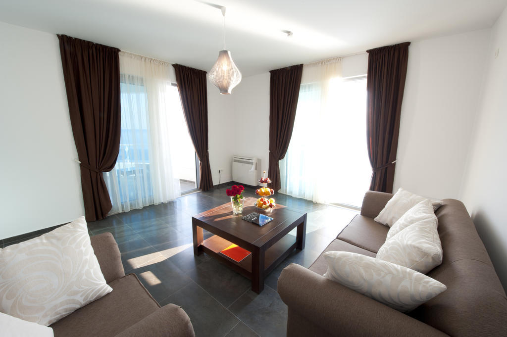 Love Live Hotel Sutomore Oda fotoğraf