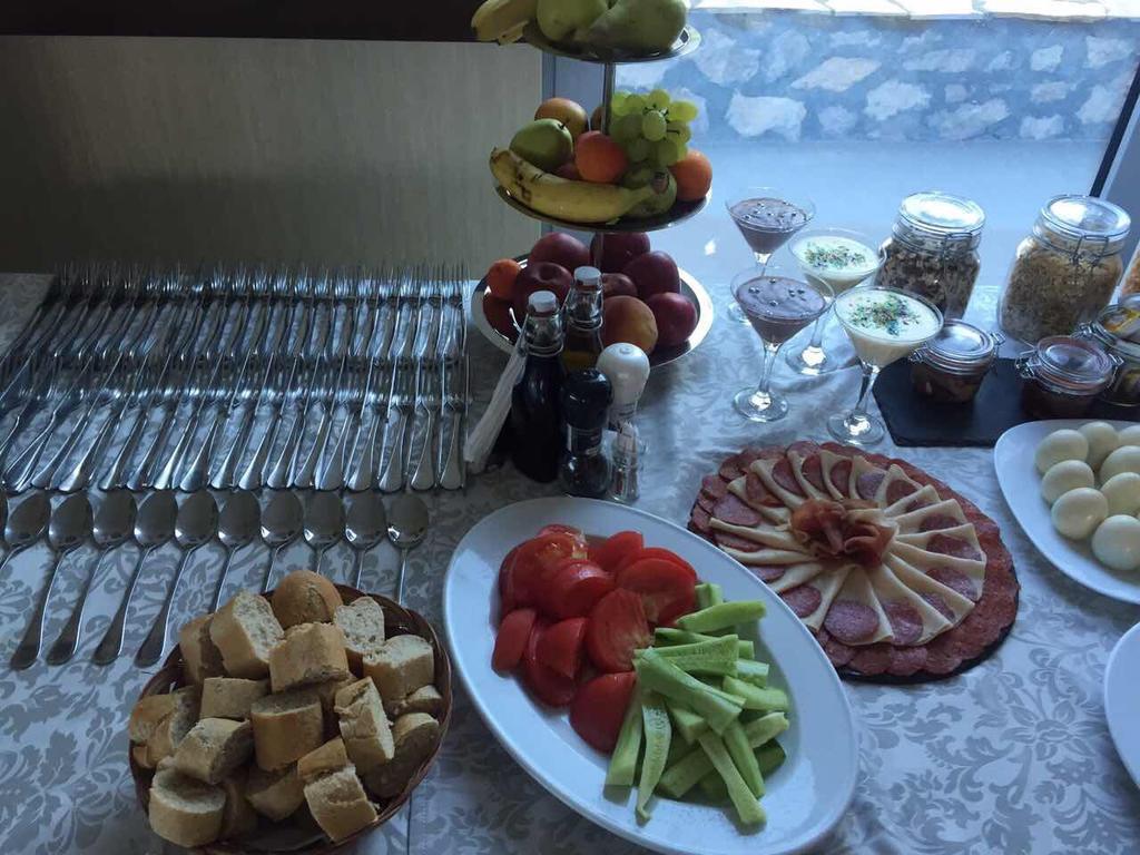 Love Live Hotel Sutomore Dış mekan fotoğraf