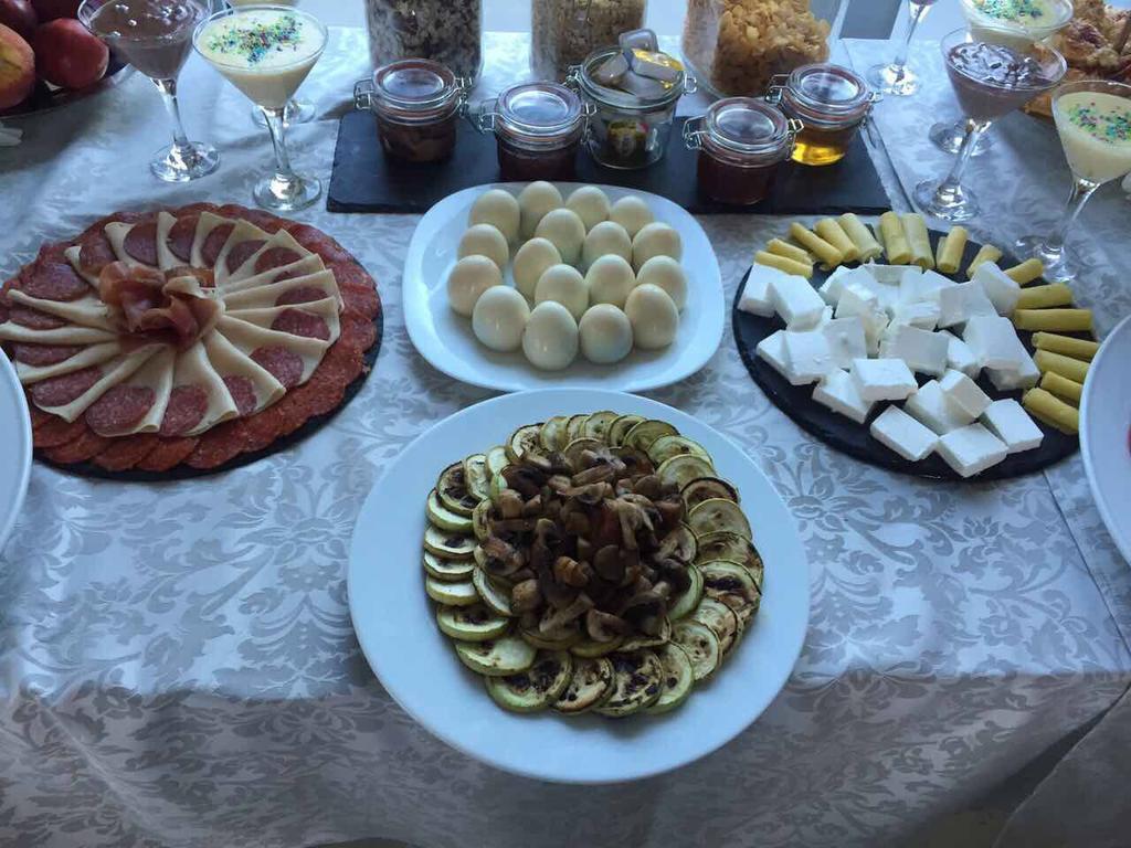 Love Live Hotel Sutomore Dış mekan fotoğraf