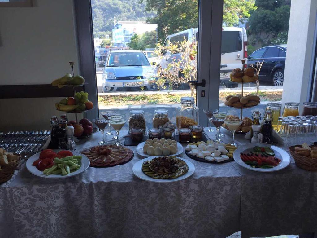 Love Live Hotel Sutomore Dış mekan fotoğraf