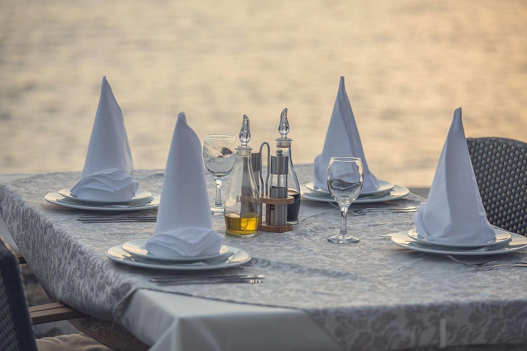 Love Live Hotel Sutomore Dış mekan fotoğraf