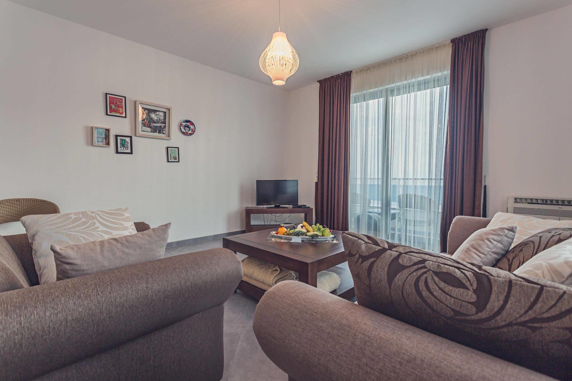 Love Live Hotel Sutomore Dış mekan fotoğraf