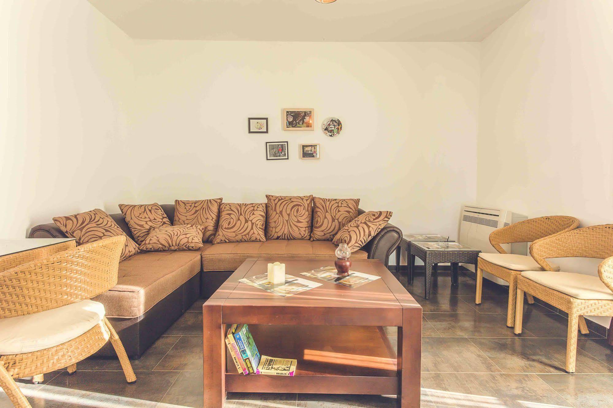 Love Live Hotel Sutomore Dış mekan fotoğraf