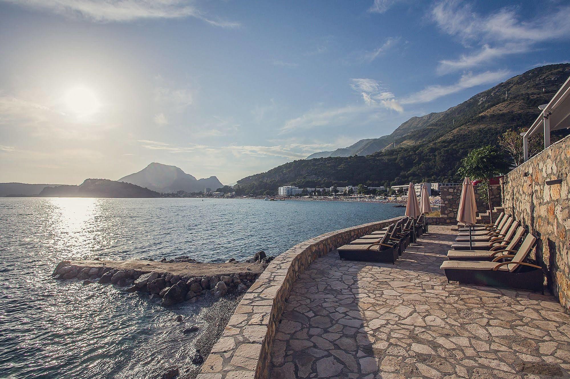 Love Live Hotel Sutomore Dış mekan fotoğraf
