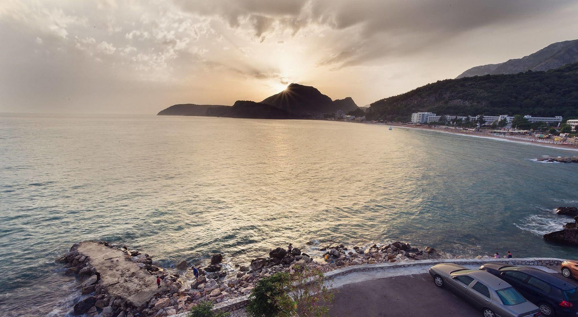 Love Live Hotel Sutomore Dış mekan fotoğraf