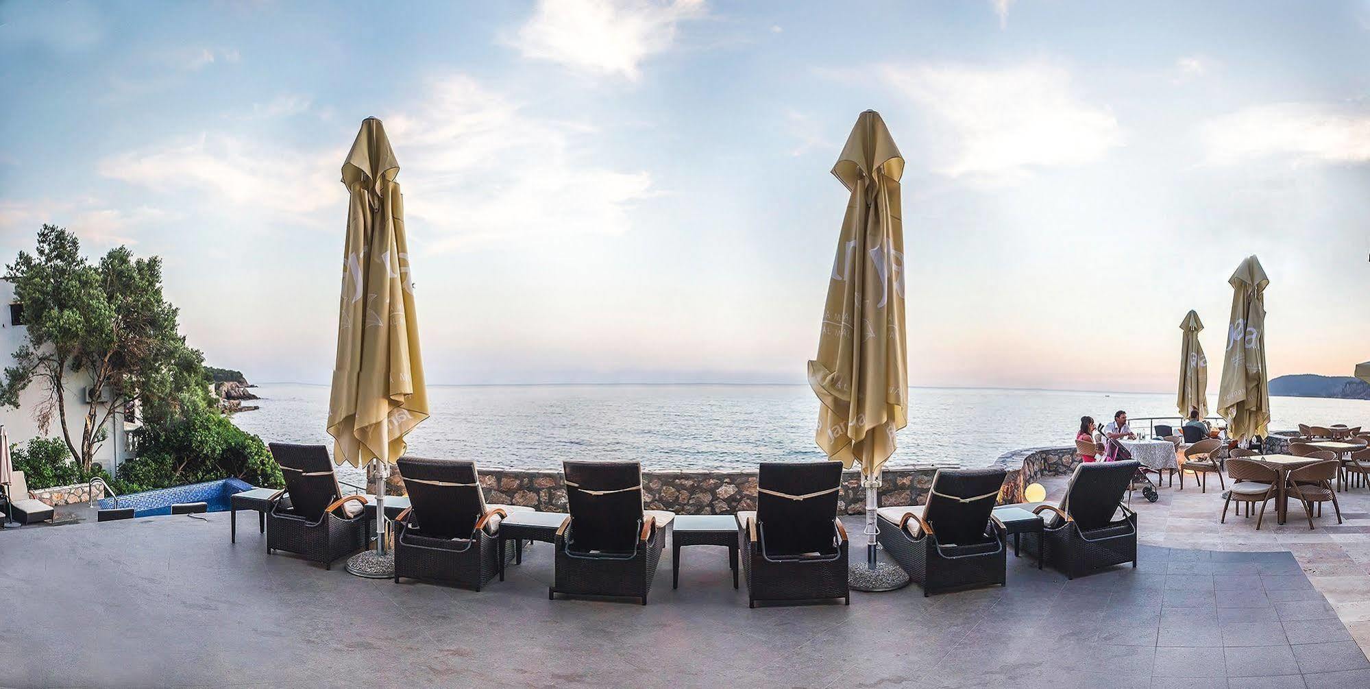 Love Live Hotel Sutomore Dış mekan fotoğraf